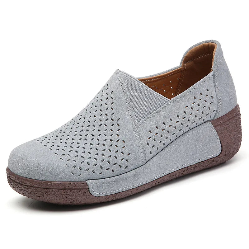 Mocassins à semelle épaisse en daim ajouré pour femme, coloris Gris clair