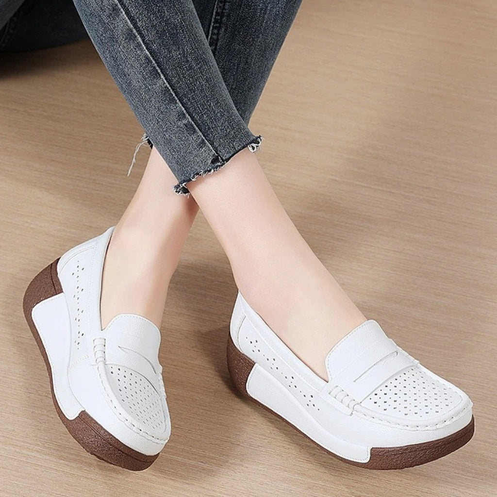 Mocassins compensés perforés en cuir pour femme