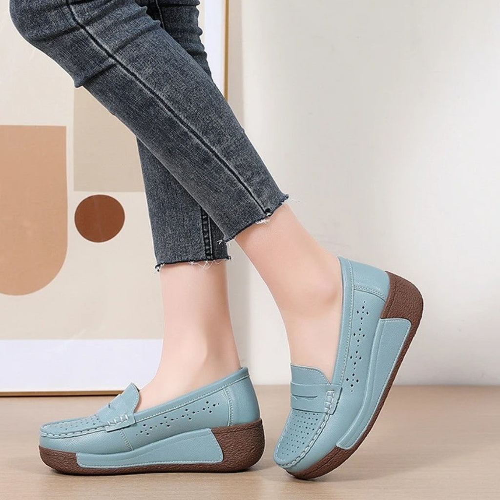 Mocassins compensés perforés en cuir pour femme