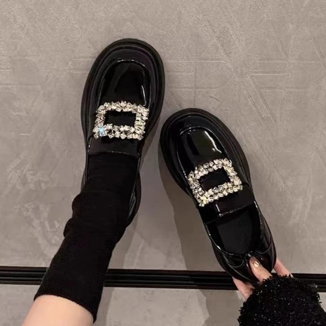 Mocassins noirs vernis avec boucle strass pour femme