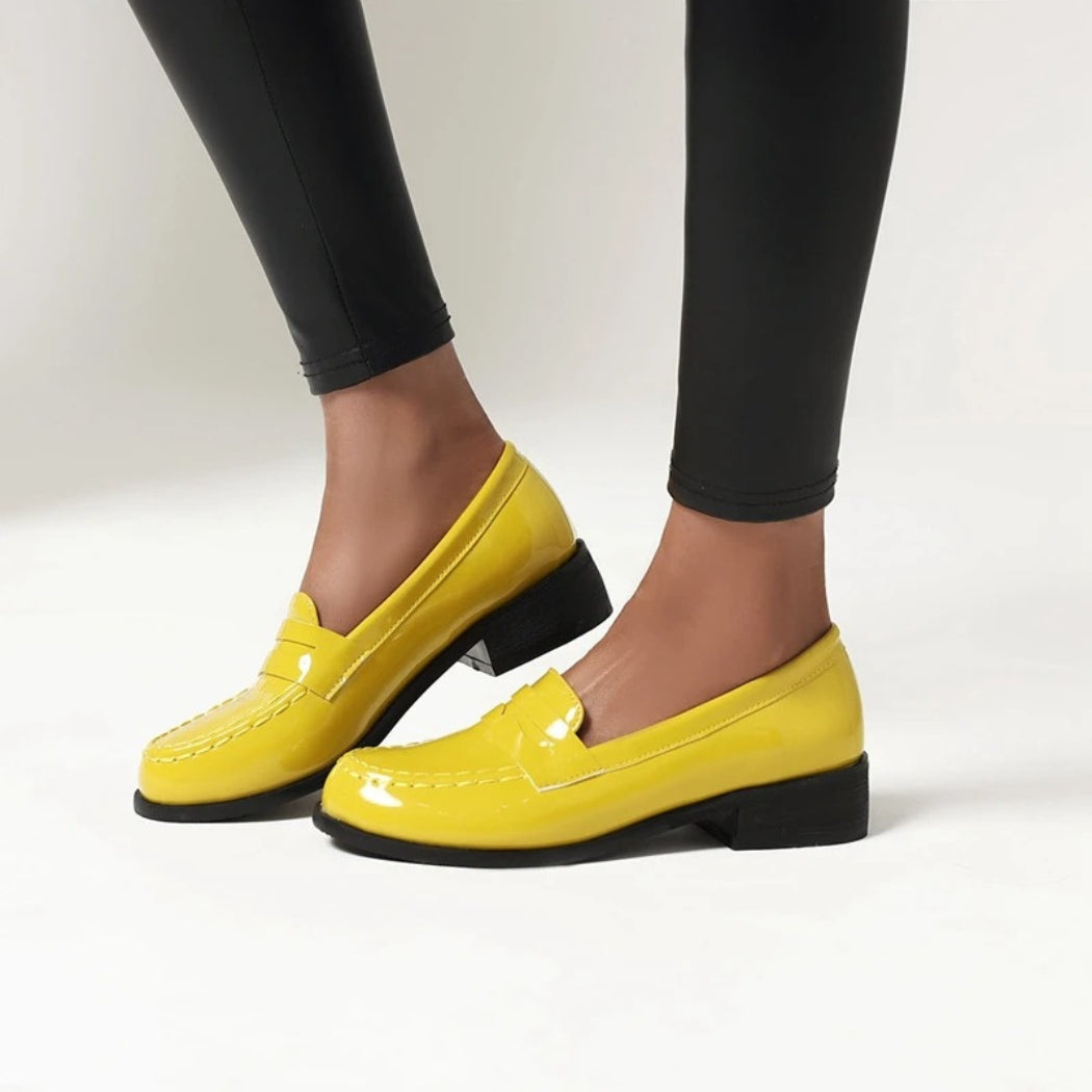Mocassins vernis en similicuir coloré pour femme