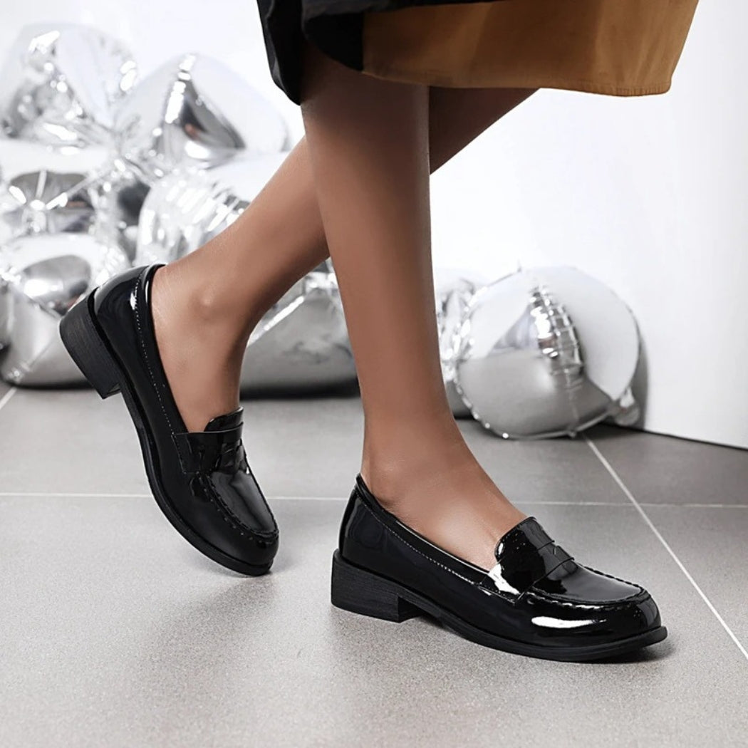 Mocassins vernis en similicuir coloré pour femme