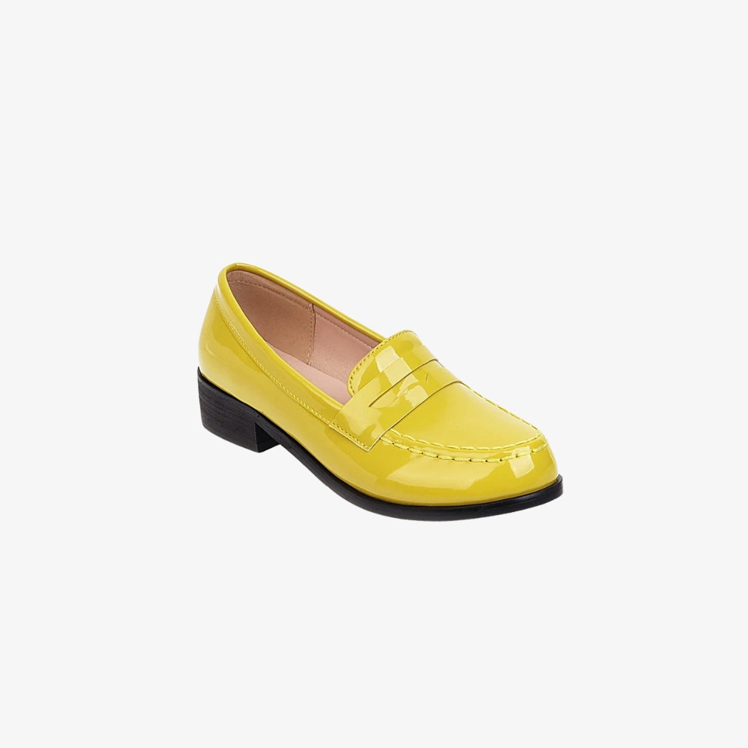 Mocassins vernis en similicuir coloré pour femme
