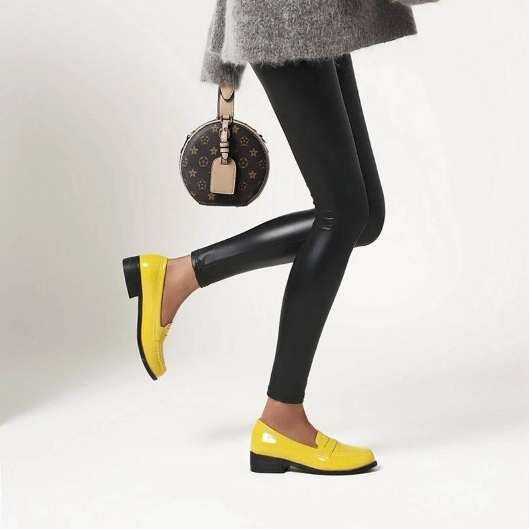 Mocassins vernis en similicuir coloré pour femme
