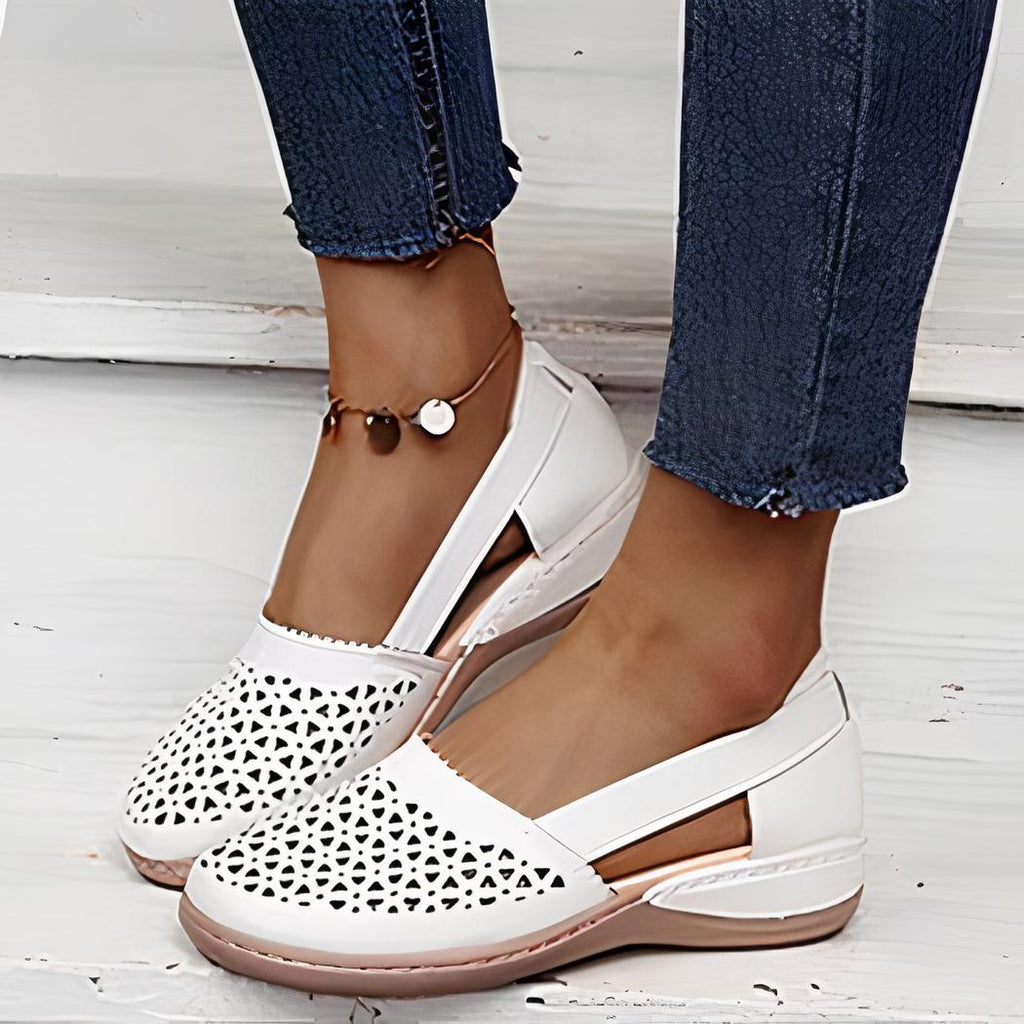 Mocassins ajourés style vintage à petit talon compensé pour femme
