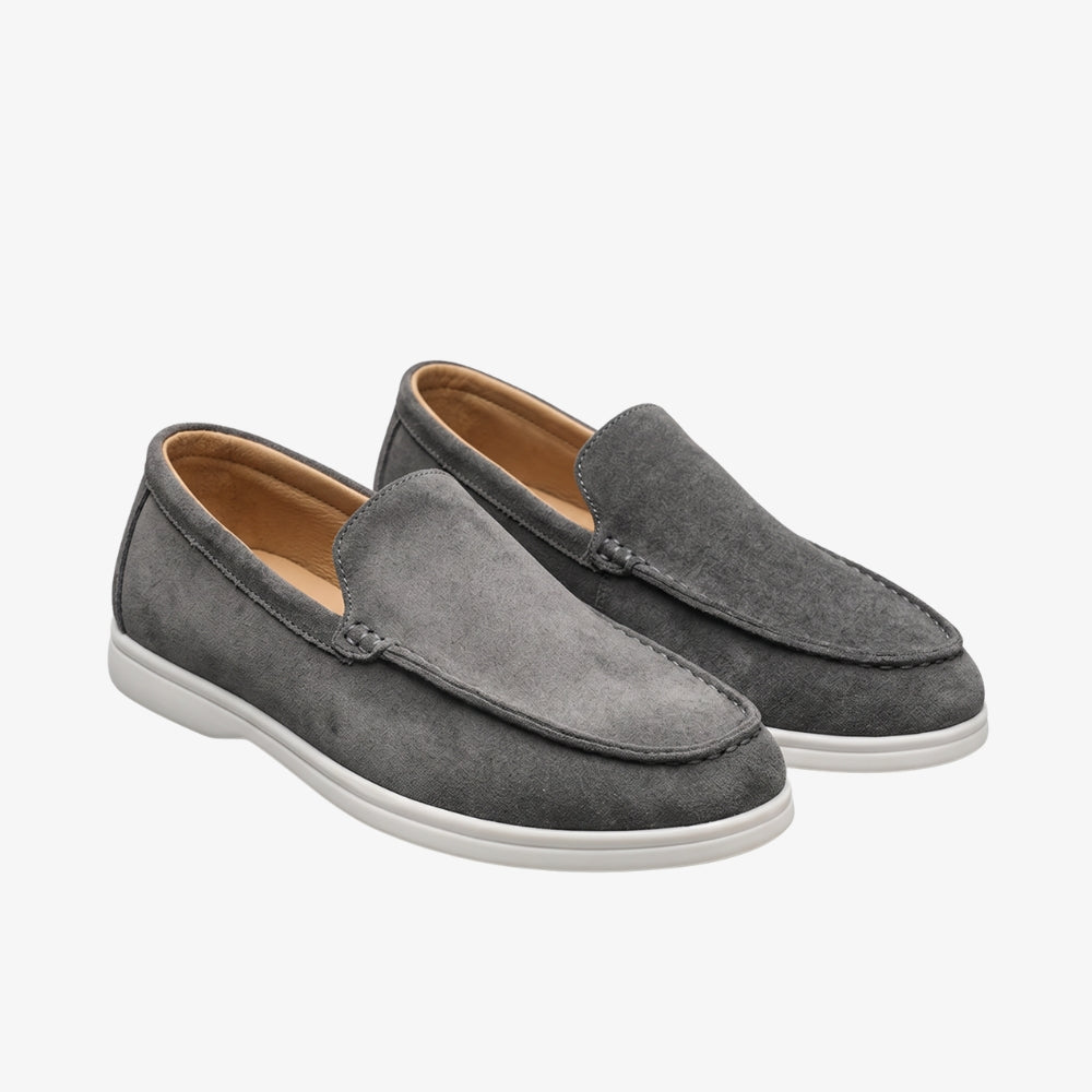 Mocassin daim homme façon slip on à semelle blanche