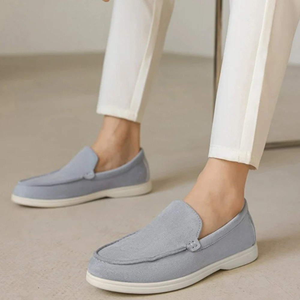 Mocassin daim homme façon slip on à semelle blanche