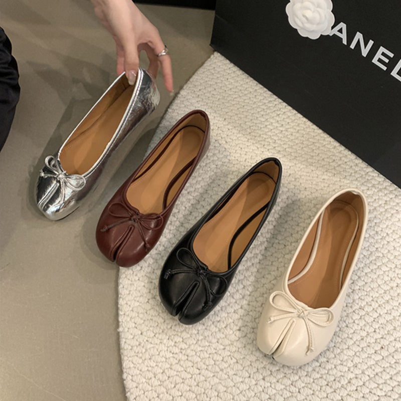Ballerines plates tabi avec noeud décoratif