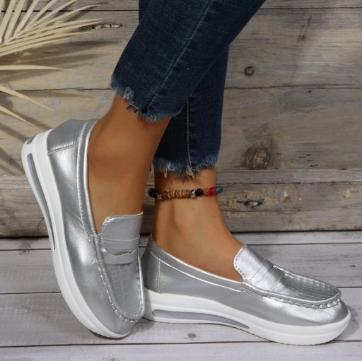 Mocassins compensés type baskets détails brillants