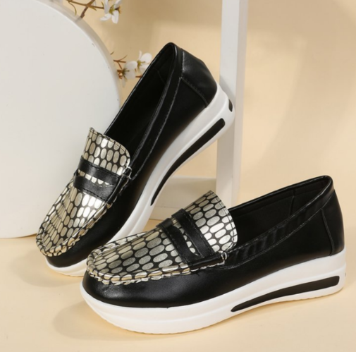 Mocassins compensés type baskets détails brillants