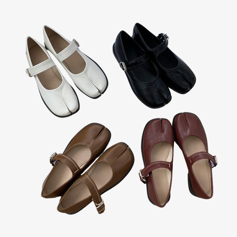 4 paires de mocassins ballerines Mary Jane Style Tabi sur un fond blanc