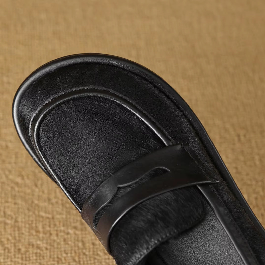 Mocassin noir en cuir et crin de cheval