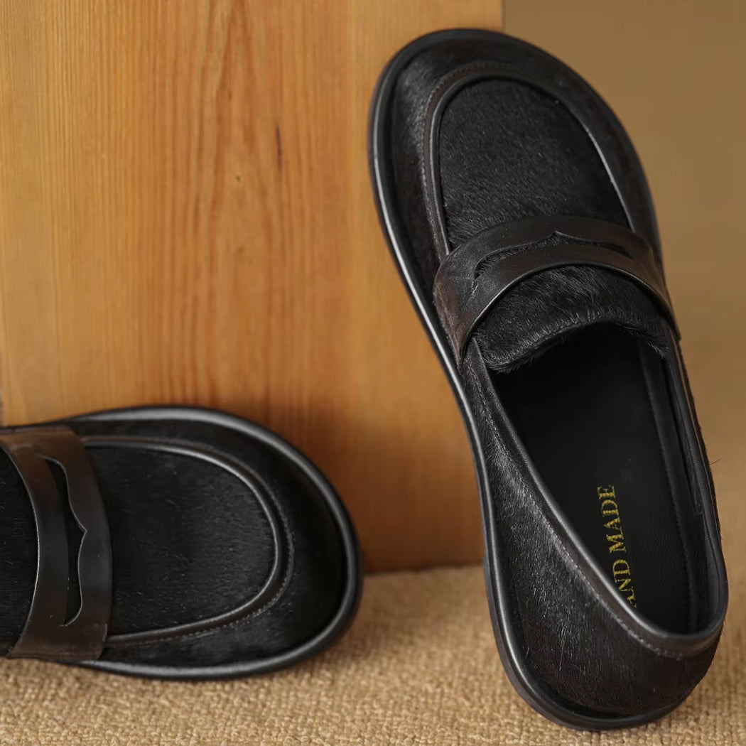 Mocassin noir en cuir et crin de cheval