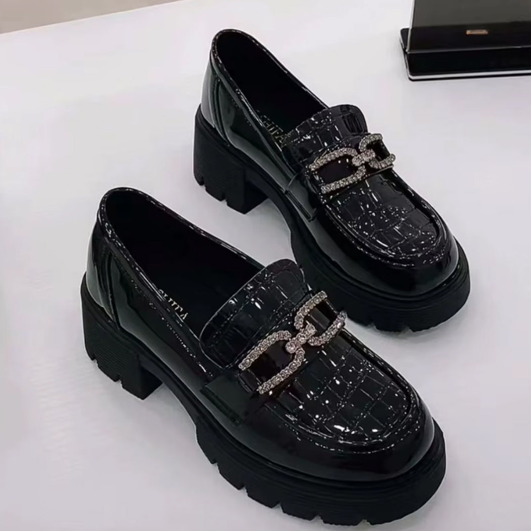 Mocassin plateforme effet croco et chaine à strass