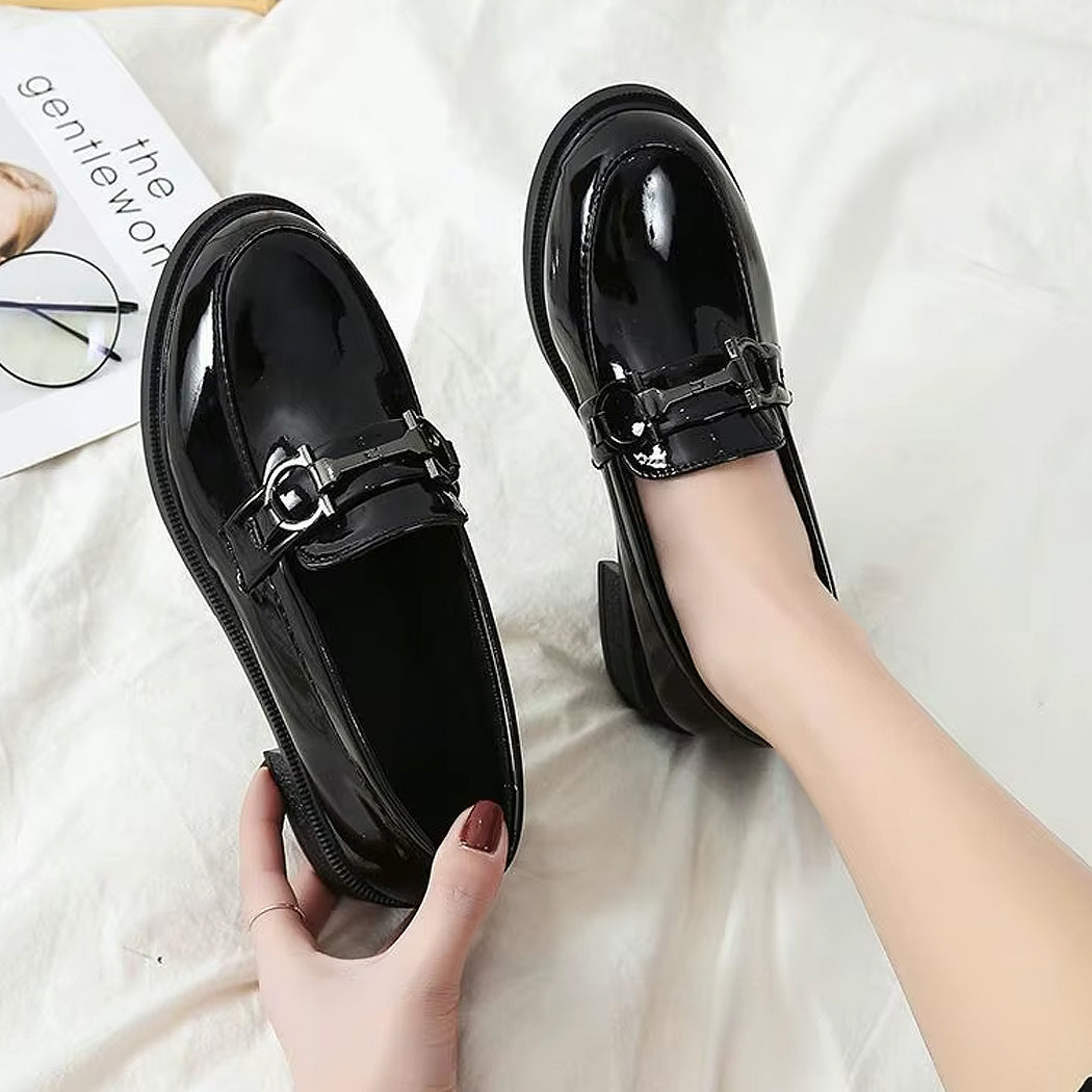 Mocassin vernis détail métallique