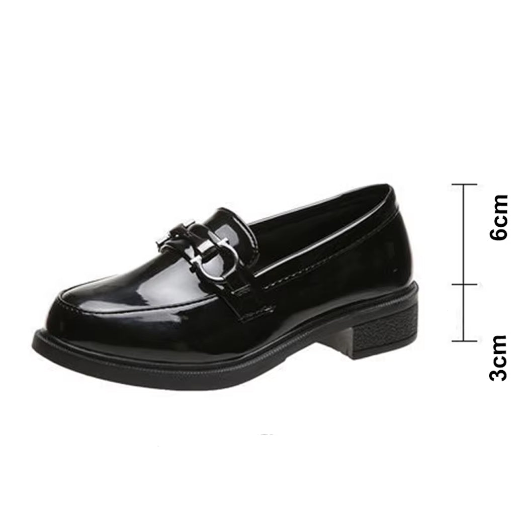 Mocassin vernis détail métallique