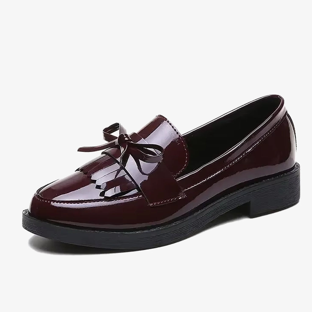 Mocassin vernis bordeaux a frange avec un noeud
