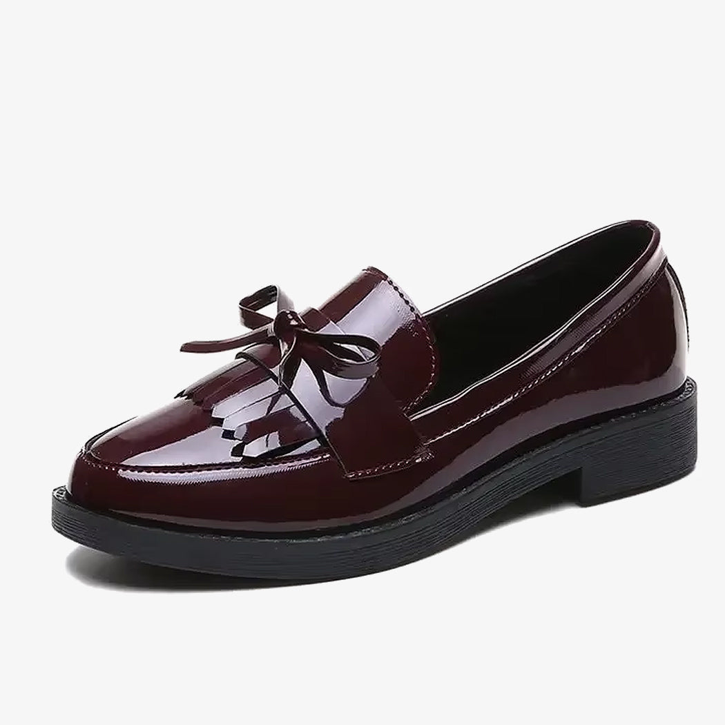 Mocassin vernis bordeaux a frange avec un noeud