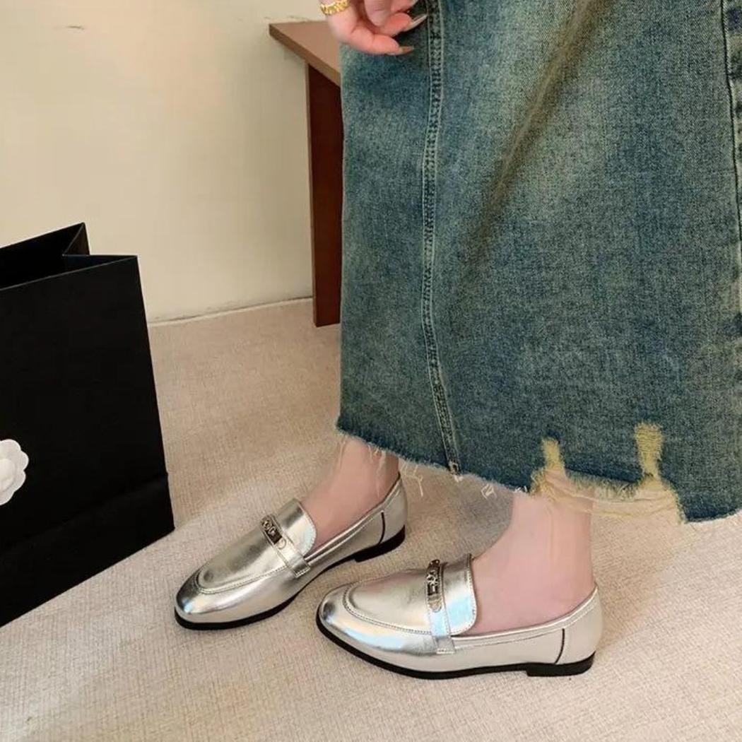 Mocassins argentés à talons carrés pour femme