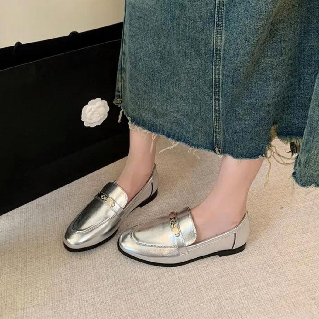 Mocassins argentés à talons carrés pour femme