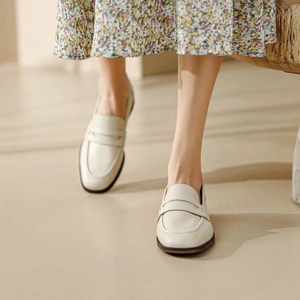 Mocassins beiges à semelles marrons pour femme en cuir véritable