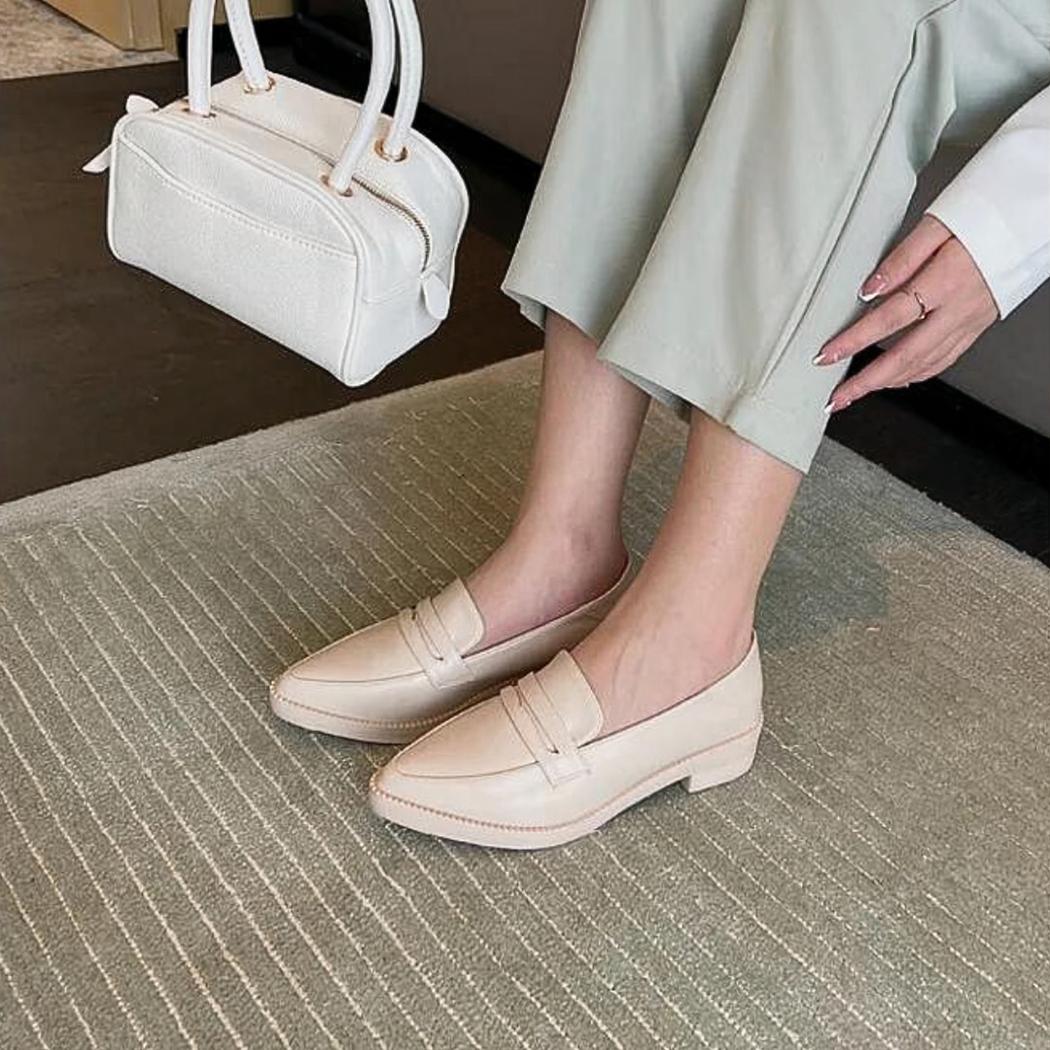 Mocassins à talon carré avec une semelle en simili cuir