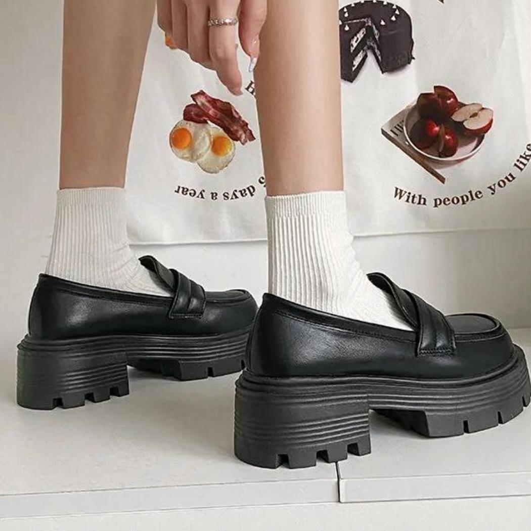 Mocassins plateformes en cuir synthétique blanc ou noir