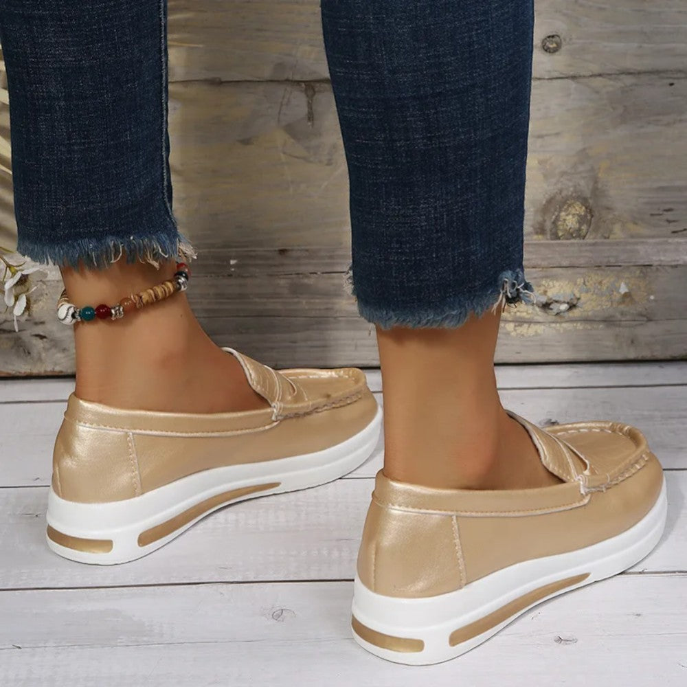 Mocassins compensés type baskets détails brillants
