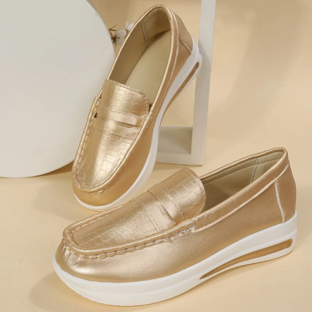 Mocassins compensés type baskets détails brillants