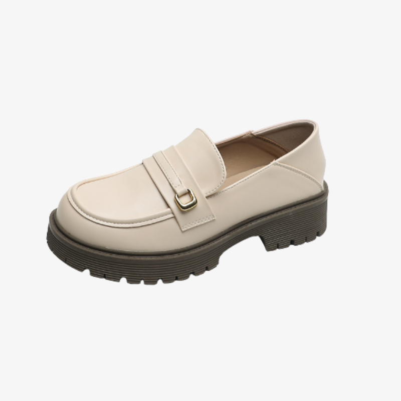 Mocassin beige à plateforme, sur fond gris
