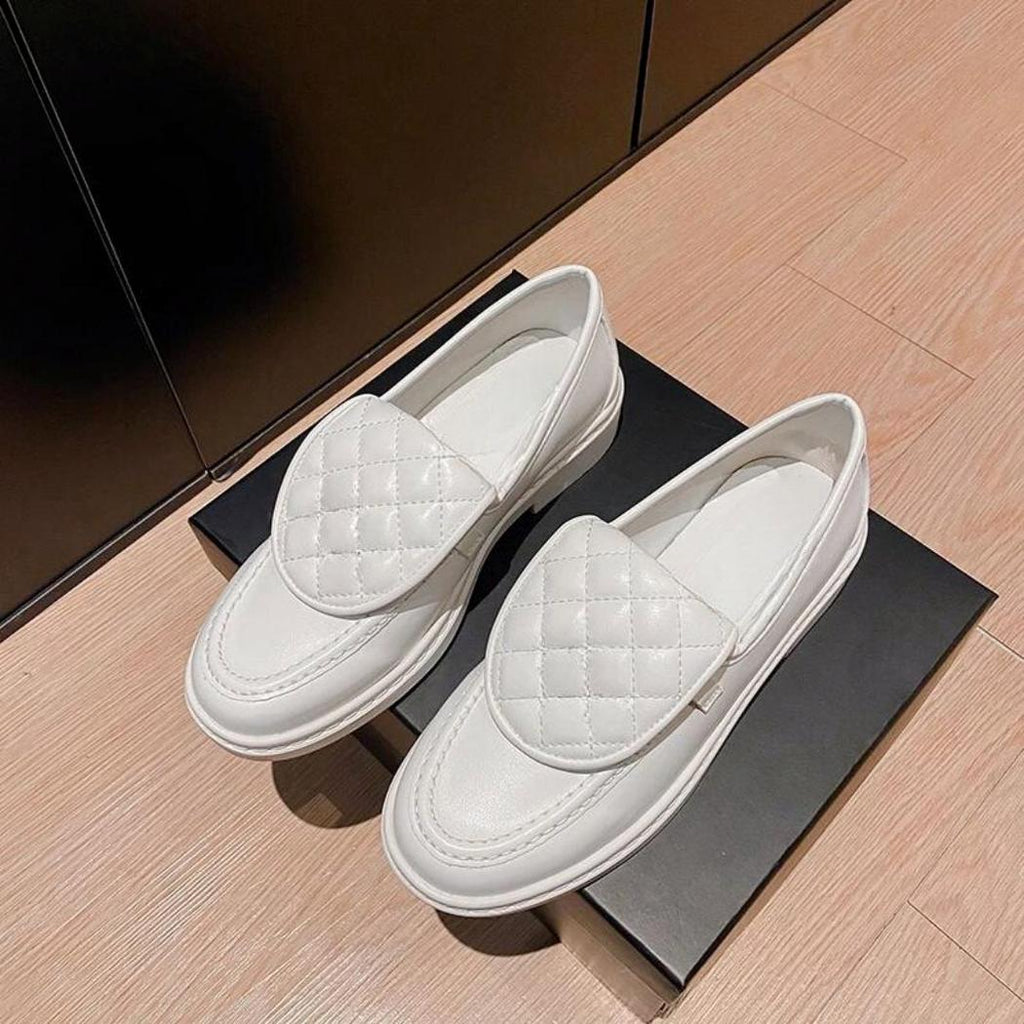 Mocassins avec dessus matelassé à talons carrés pour femme