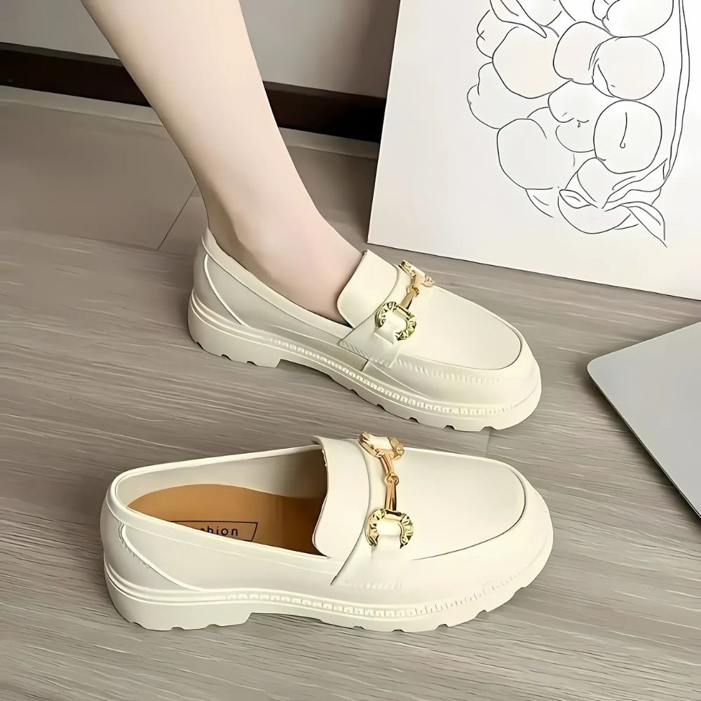 Mocassins femmes avec chaîne dorée