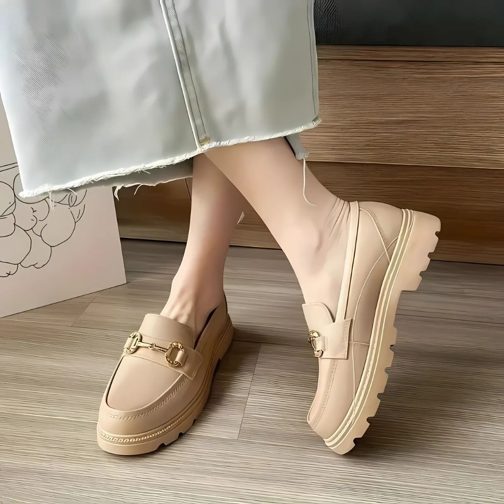 Mocassins femmes avec chaîne dorée