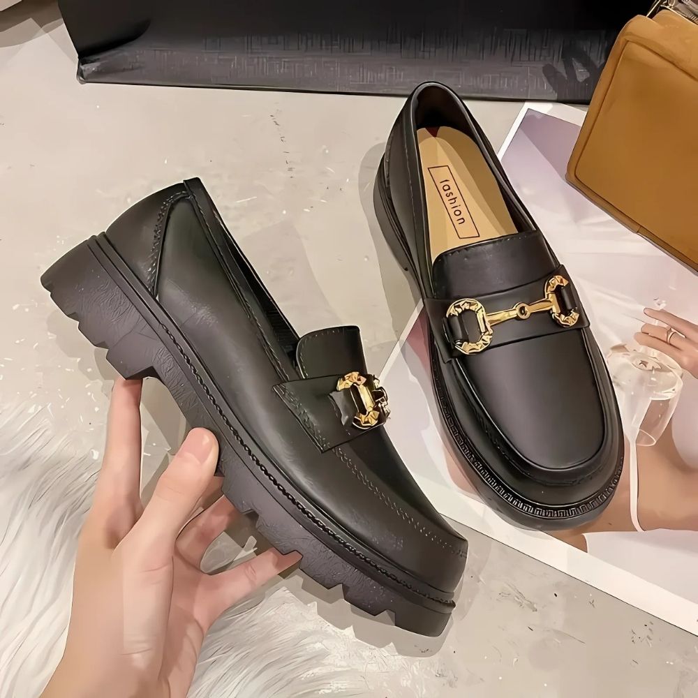 Mocassins femmes avec chaîne dorée