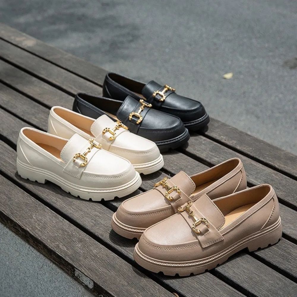 Mocassins femmes avec chaîne dorée