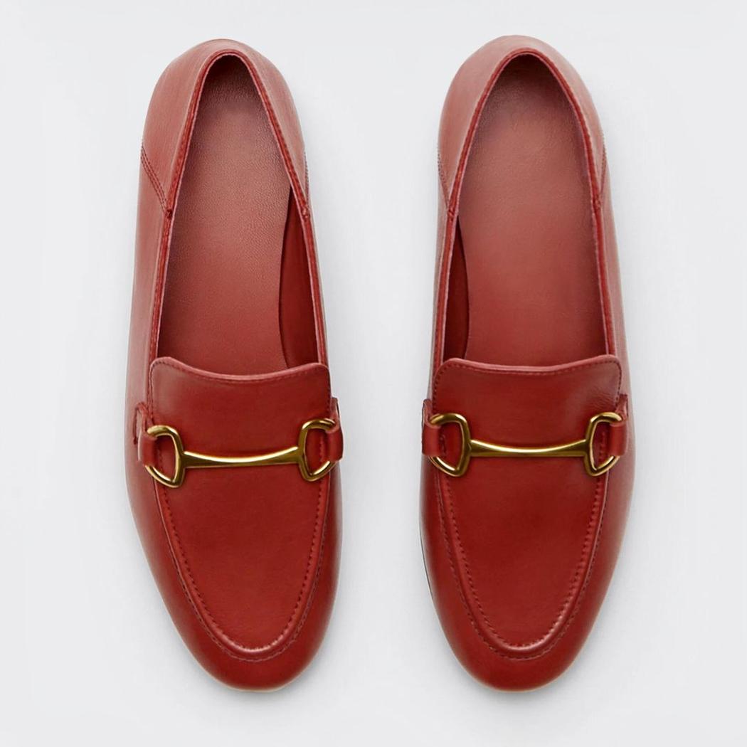 Mocassins fins avec boucle en métal doré en cuir véritable