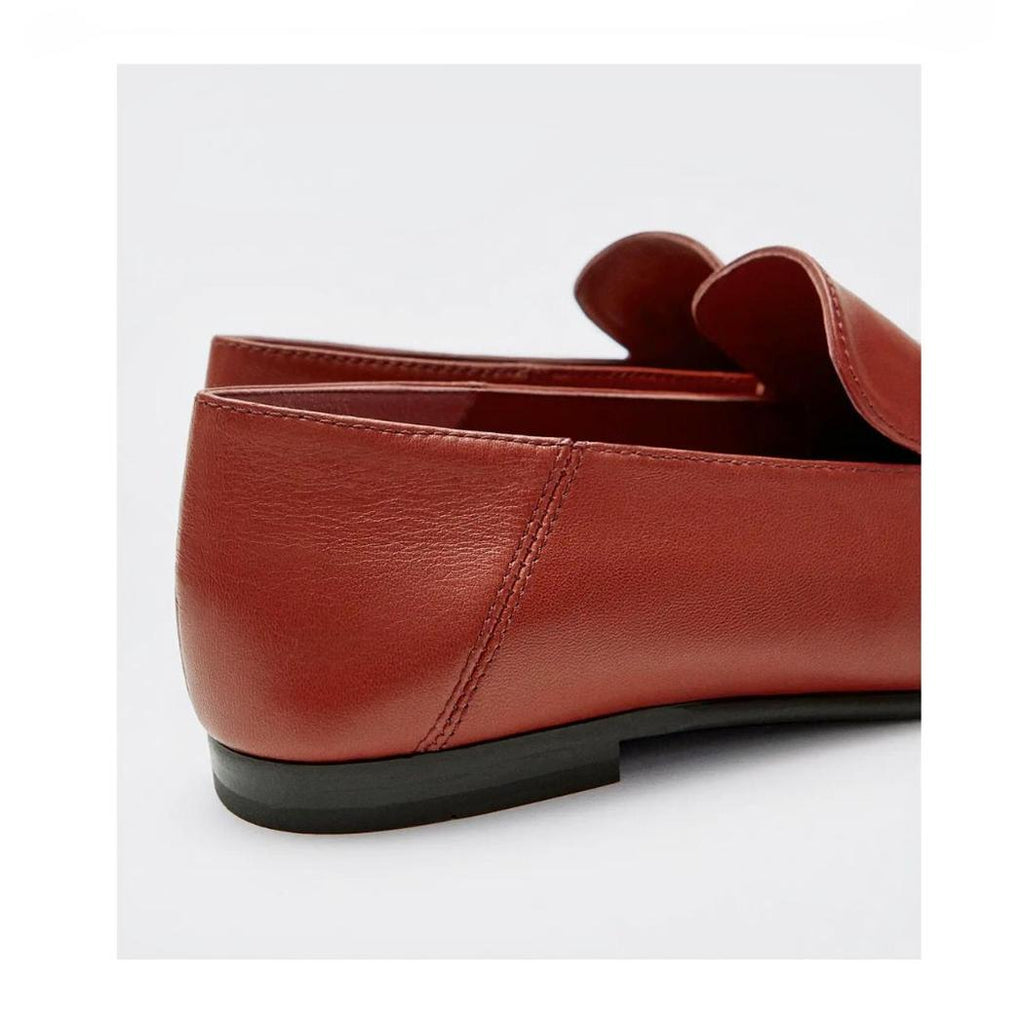 Mocassins fins avec boucle en métal doré en cuir véritable