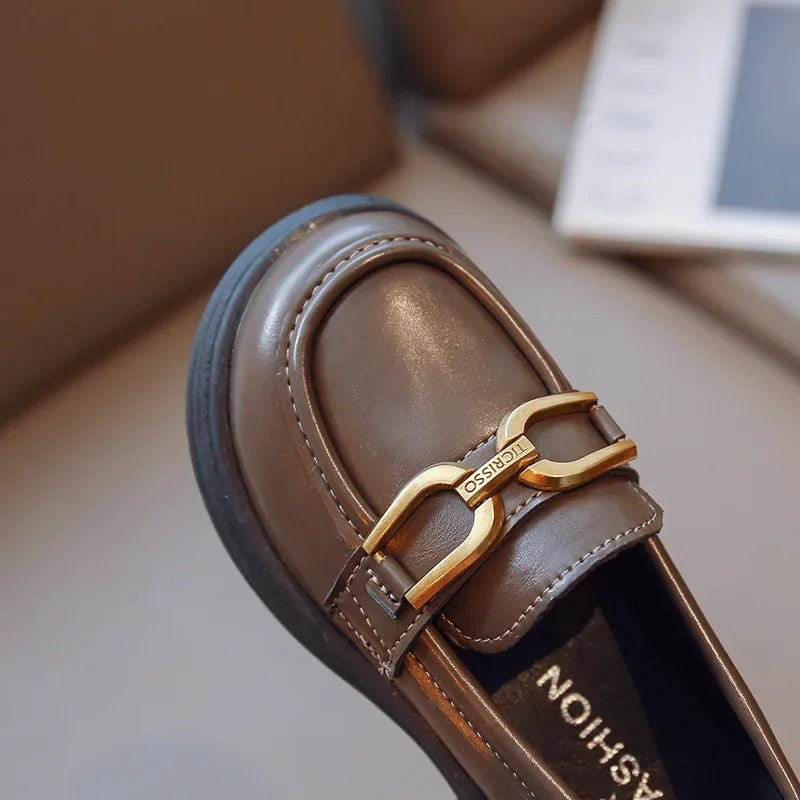 Mocassins foncés pour fille avec boucle