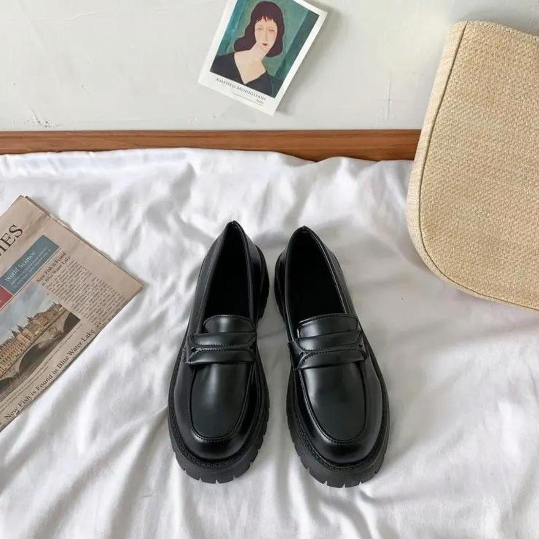 Mocassins noirs à talon carré et semelle épaisse pour femme