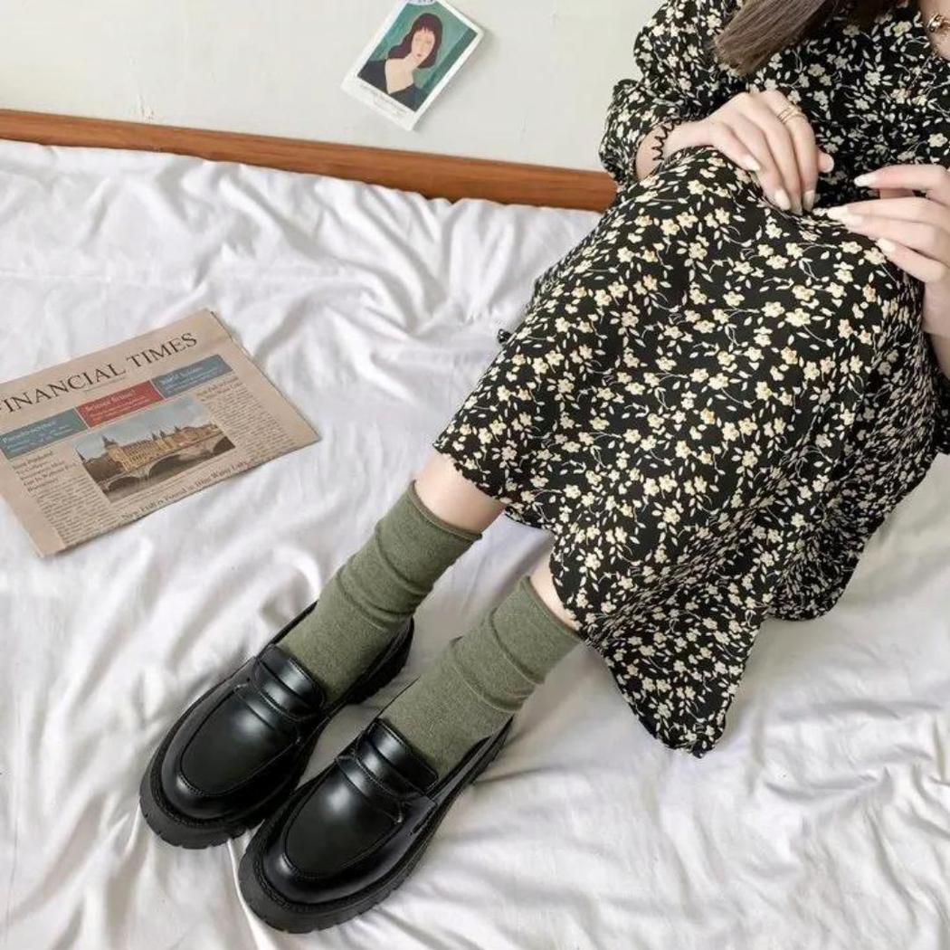 Mocassins noirs à talon carré et semelle épaisse pour femme