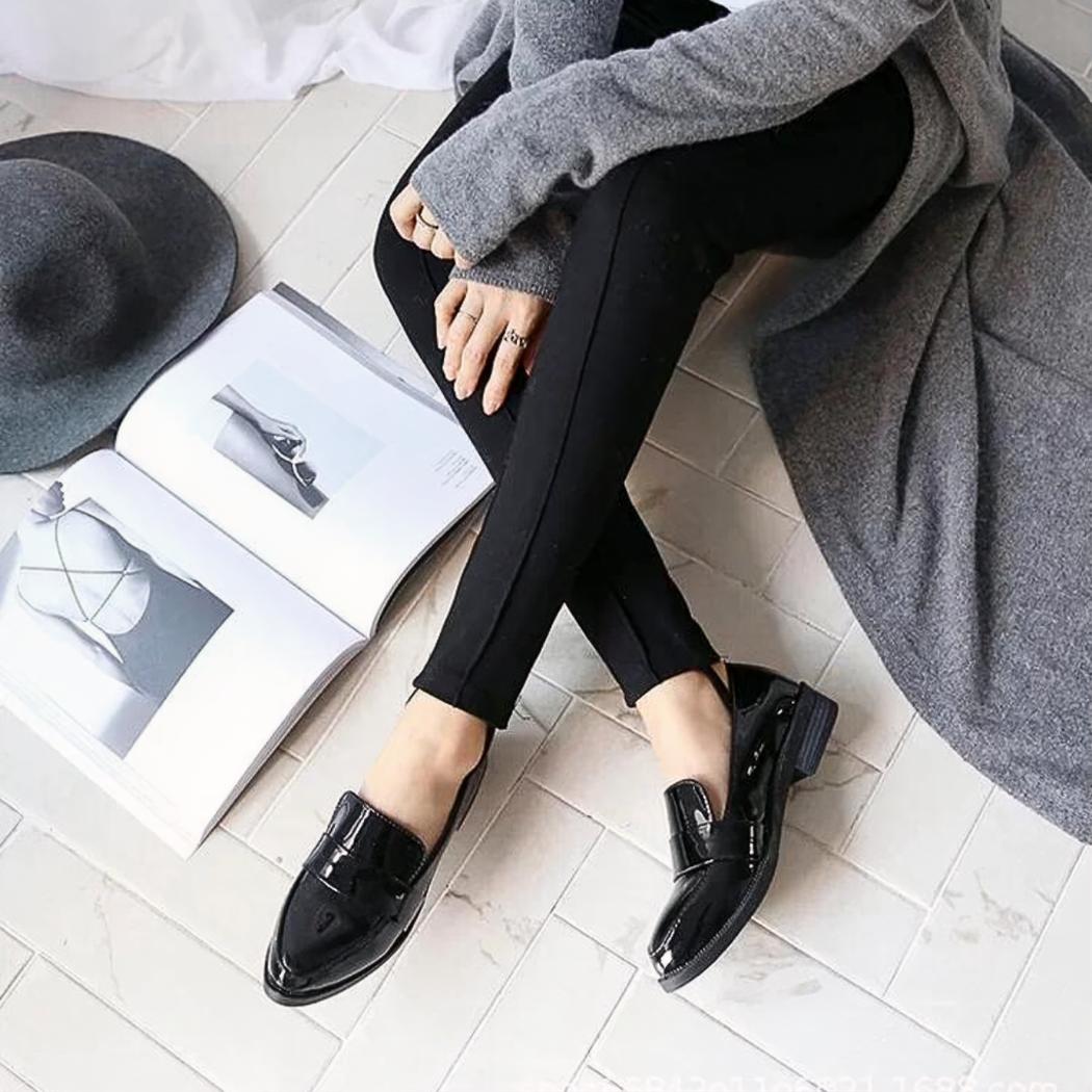 Mocassins noirs vernis à bout pointu pour femme