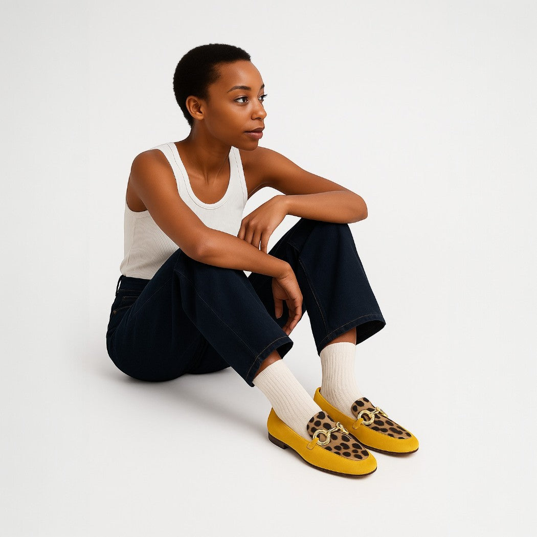 Mocassins plats jaunes avec imprimé léopard et boucle dorée pour femme