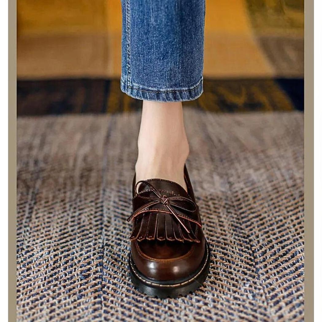 Mocassins à talons carrés avec frange dans le style vintage