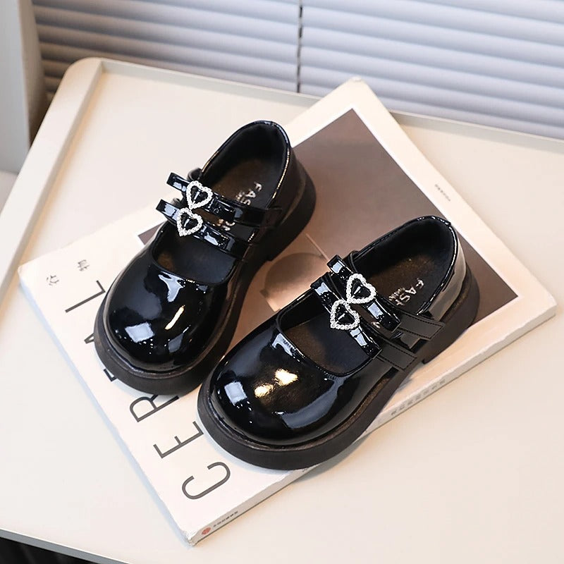 Mocassins vernis adorables pour fille avec double bride