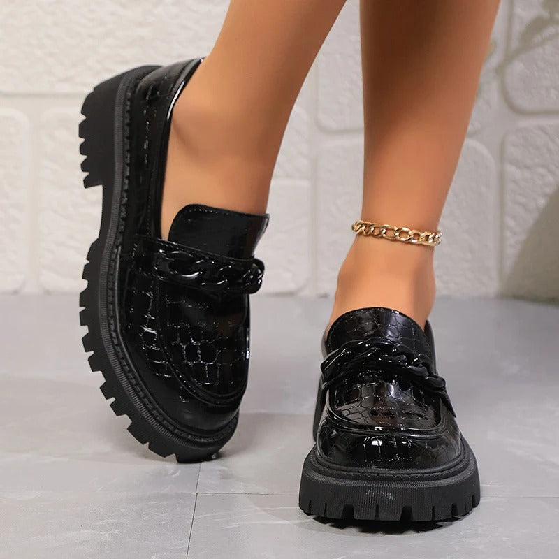 Mocassins noirs vernis aspect croco pour femme