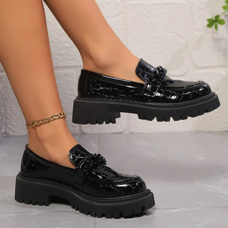 Mocassins noirs vernis aspect croco pour femme
