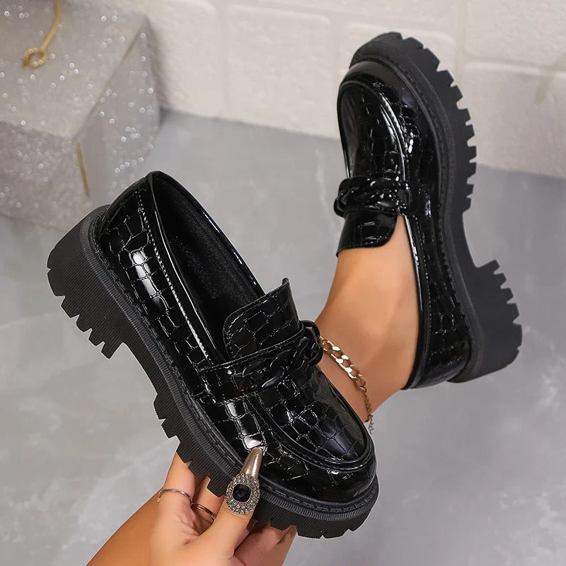 Mocassins noirs vernis aspect croco pour femme