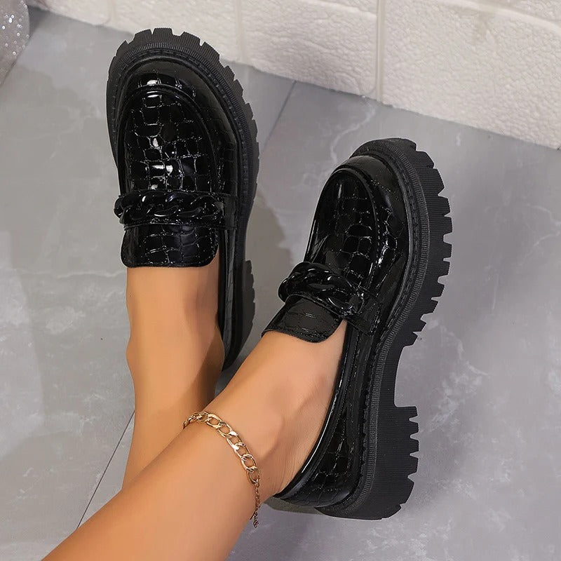 Mocassins noirs vernis aspect croco pour femme
