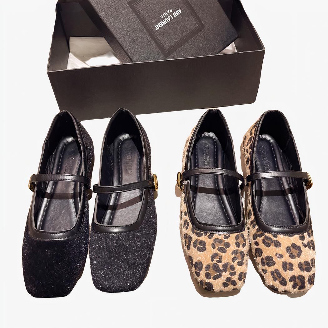 Mocassin style ballerine plate avec boucle sur le dessus