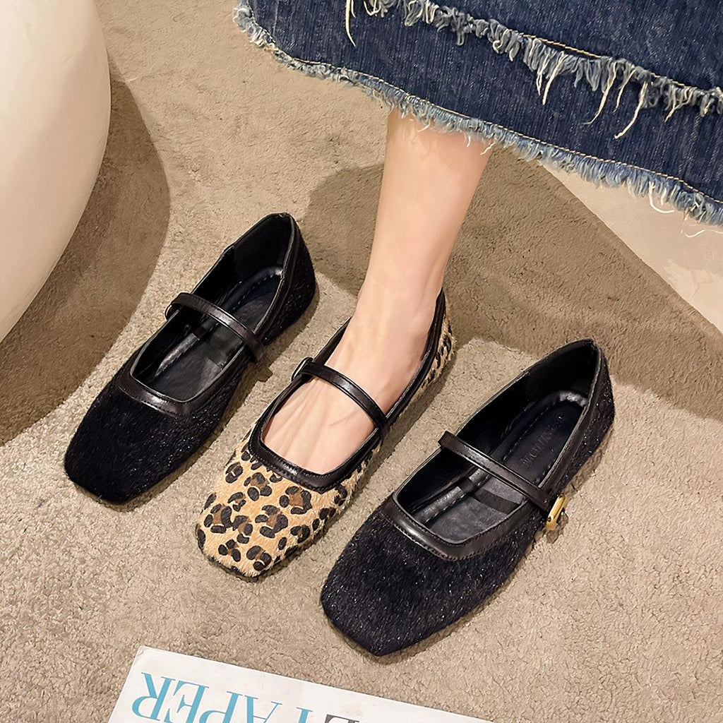 Mocassin style ballerine plate avec boucle sur le dessus